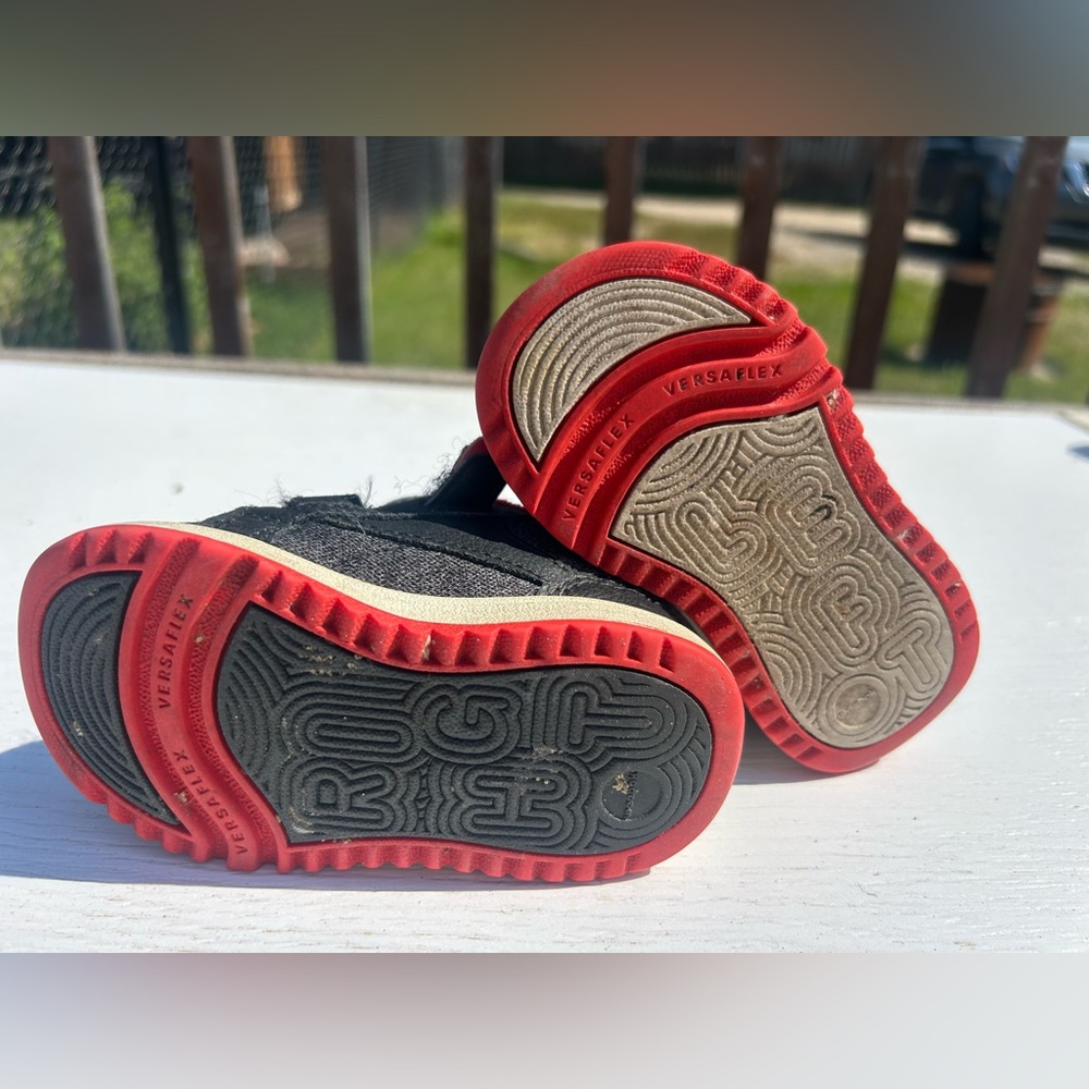 Reebok Toddler Black and Red Sneakers - Picture 2 of 6